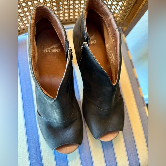 Dansko Women's Delphina Platform Ankle Bootie - Picture 2 of 7